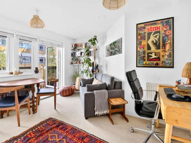 Apartment for sale in South Hackney, Greater London