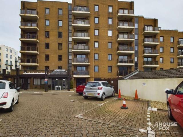 Apartment for sale in Weston-super-mare, North Somerset