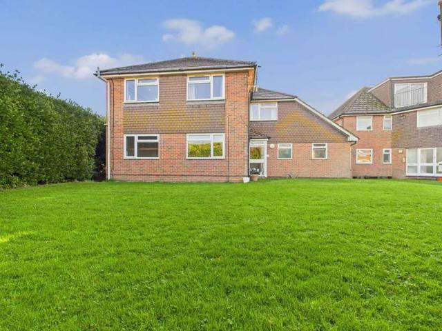 Apartment for sale in Fishersgate, West Sussex