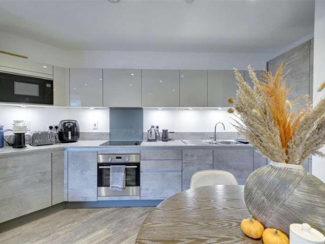 Apartment for sale in Ponders End, Greater London