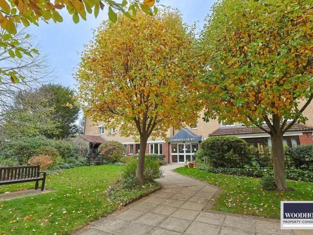 Apartment for sale in Broxbourne, Hertfordshire