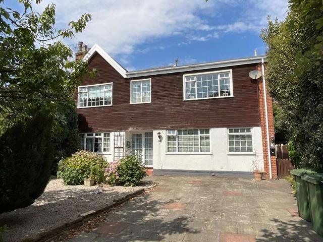 Apartment for sale in Marshside, Southport