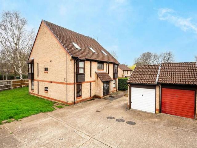 Apartment for sale in Horsell, Woking