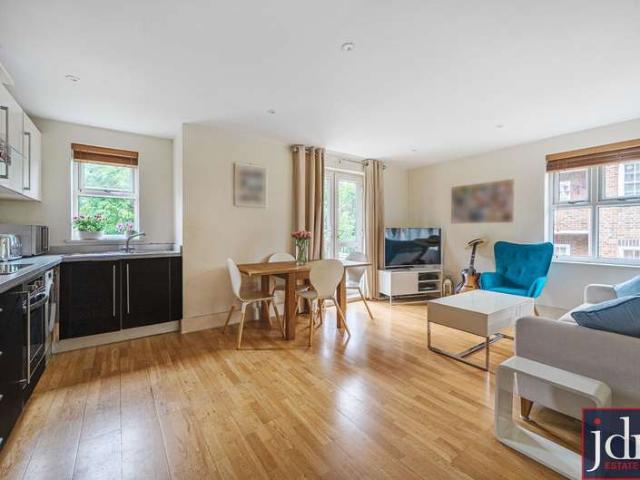 Apartment for sale in London Borough of Bromley, Greater London