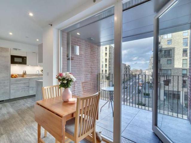 Apartment for sale in Ponders End, Greater London