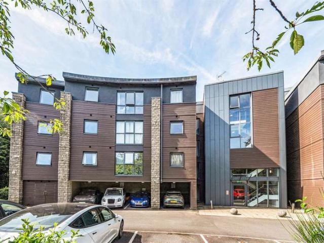 Apartment for sale in Allington, Midway