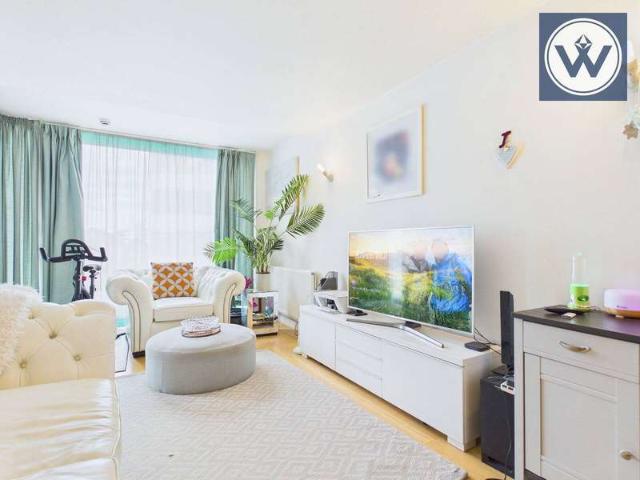 Apartment for sale in Hayes, Greater London