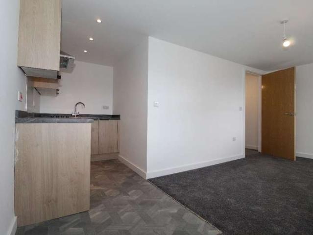 Apartment for rent in Deeplish, Burnedge