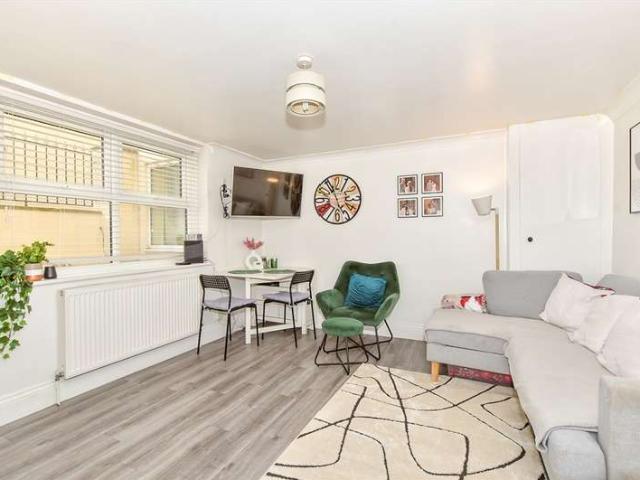 Apartment for sale in Southsea, City Of Portsmouth