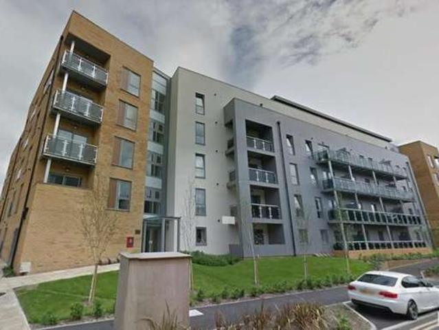 Apartment for sale in Summerstown, Greater London