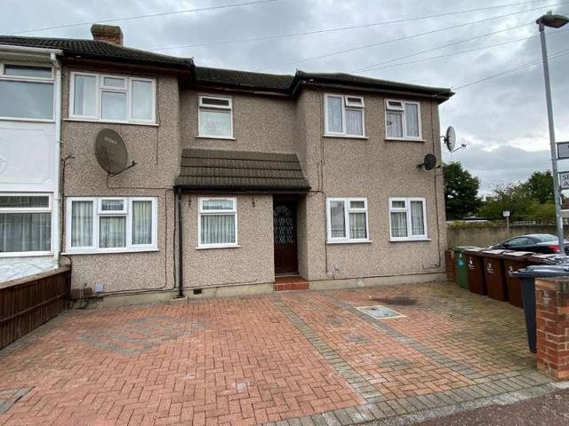 Apartment for sale in Dagenham, Dagenham