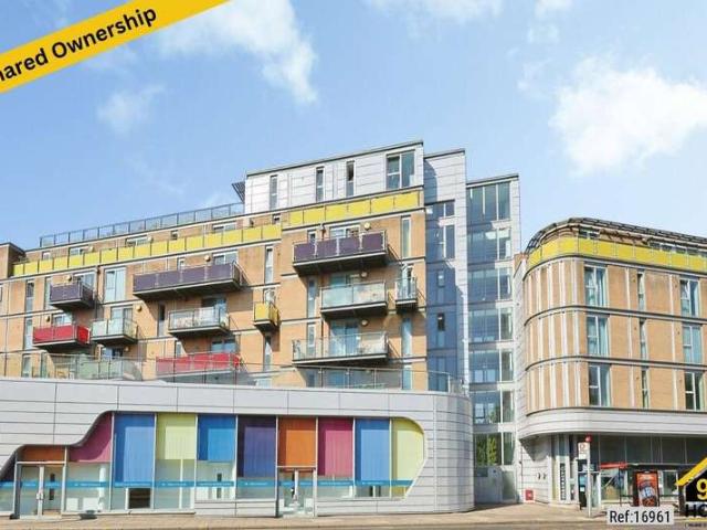 Apartment for sale in West Kensington, Greater London
