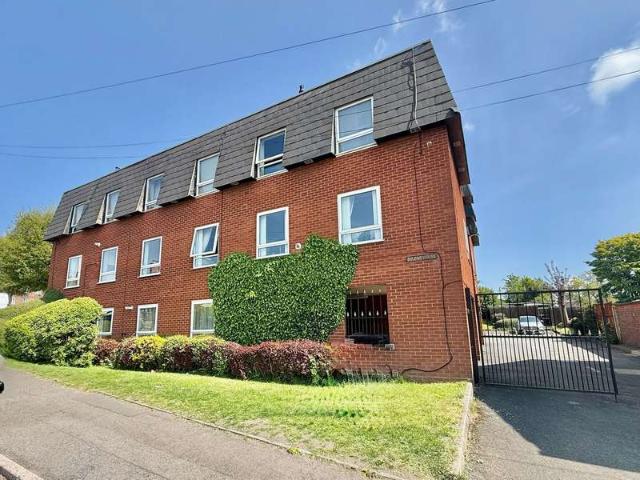 Apartment for sale in Coseley, West Midlands