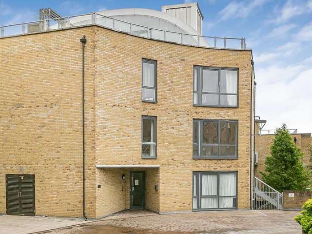 Apartment for sale in Hertford, Colliers End