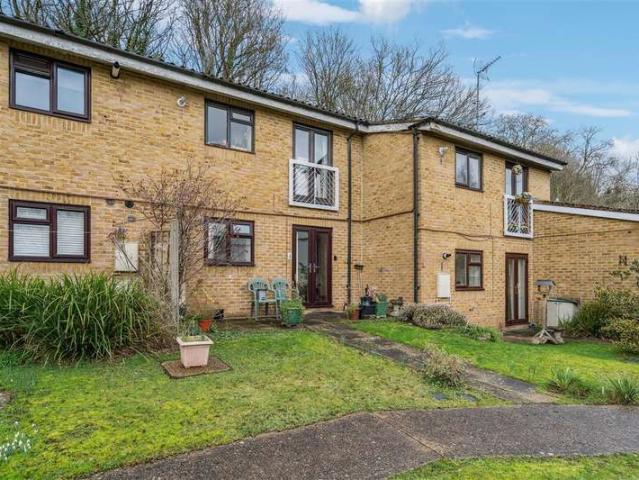 Apartment for sale in Denham, Denham Green