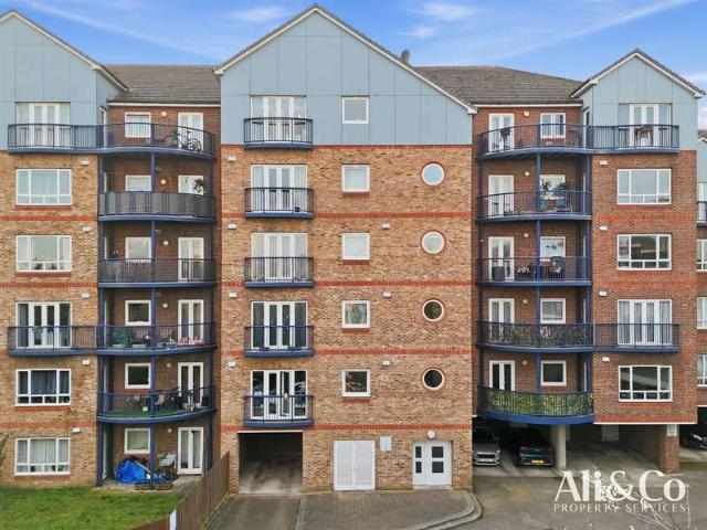 Apartment for sale in Grays, Essex