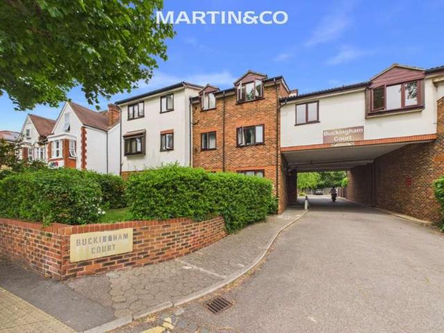 Apartment for sale in Knowle Green, Lower Halliford