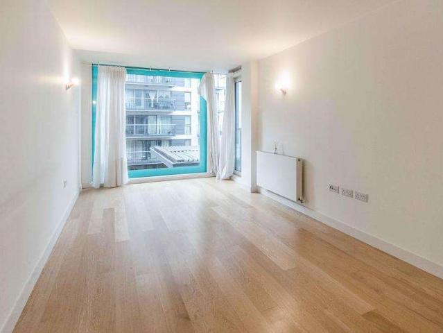 Apartment for sale in Hayes, Greater London
