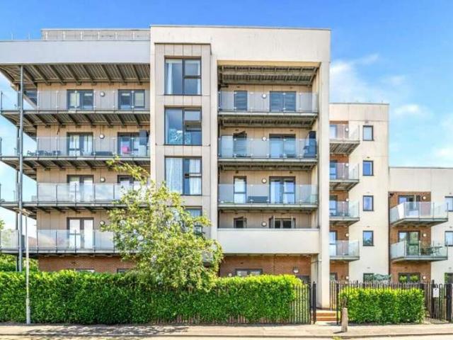 Apartment for sale in Elstree and Borehamwood, Borehamwood