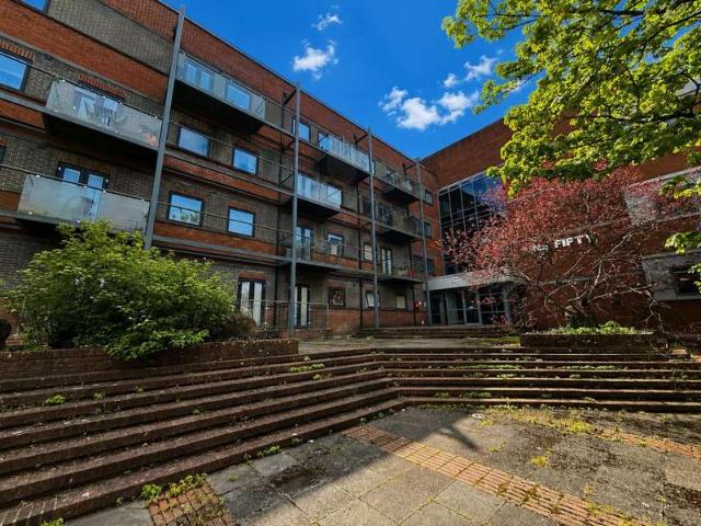 Apartment for sale in Rodbourne, Swindon