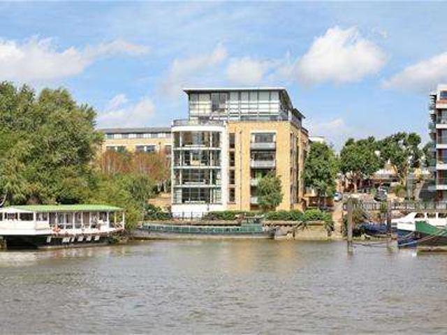 Apartment for sale in Brentford, London Borough of Hounslow