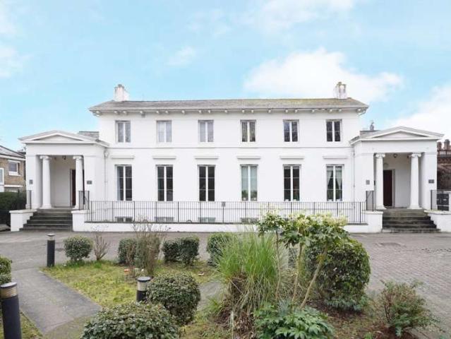 Apartment for sale in Herne Hill, Greater London