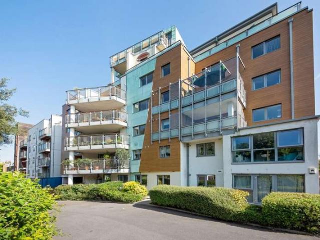 Apartment for sale in London Borough of Southwark, Greater London