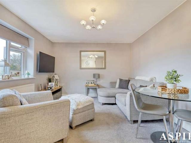 Apartment for sale in South Benfleet, Bread and Cheese Hill