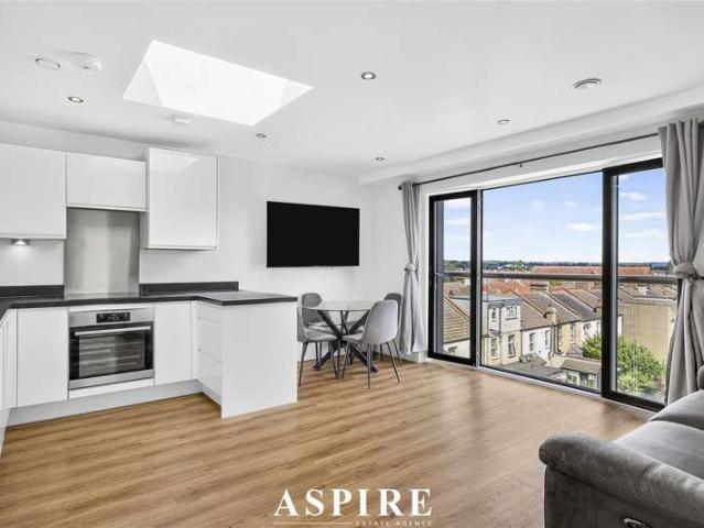 Apartment for sale in Alton Barnes, Essex