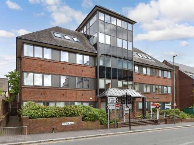 Apartment for sale in Red Hill, Surrey