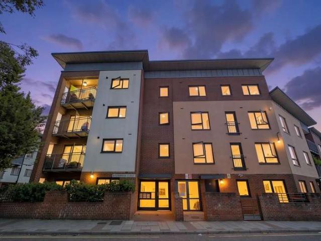 Apartment for sale in Plaistow, Greater London