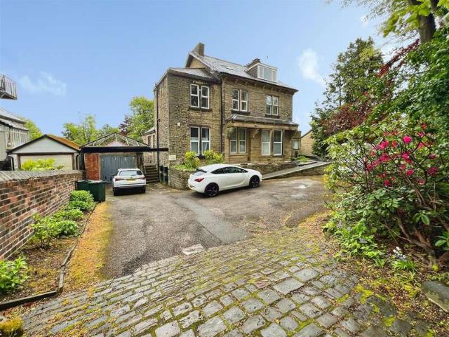 Apartment for sale in Frizinghall, West Yorkshire