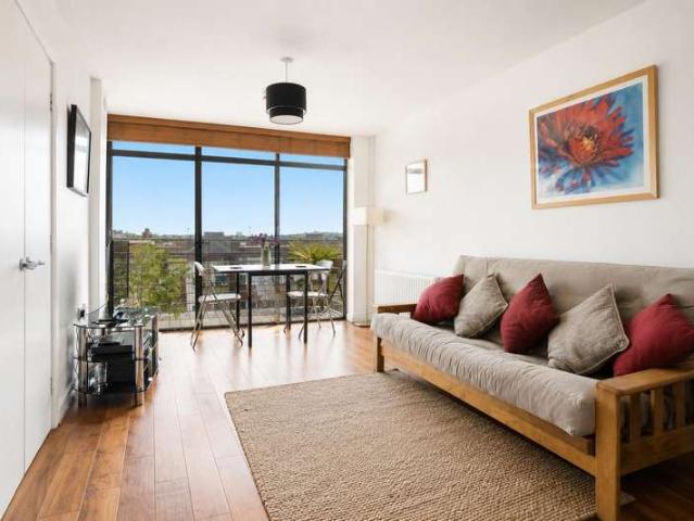 Apartment for sale in Greater London