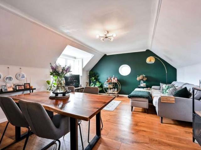 Apartment for sale in Rose Hill, Pachesham Park