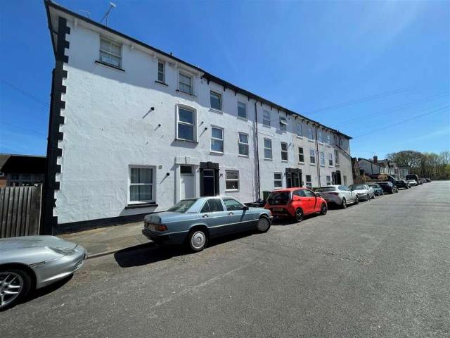 Apartment for sale in Farnborough, Hampshire