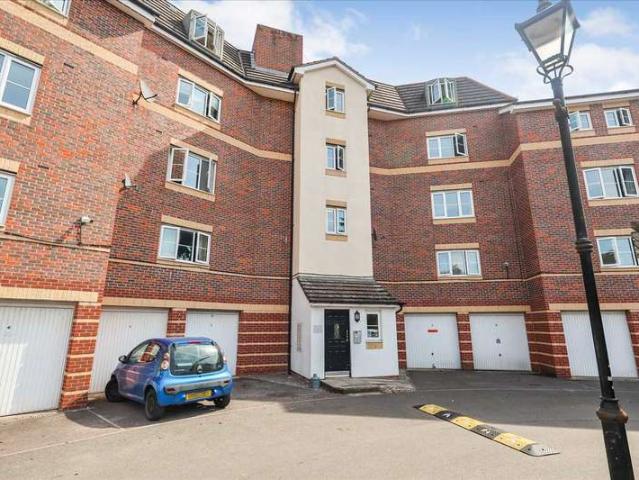 Apartment for sale in Slough