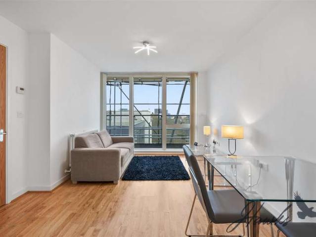 Apartment for sale in London Borough of Hounslow, Greater London