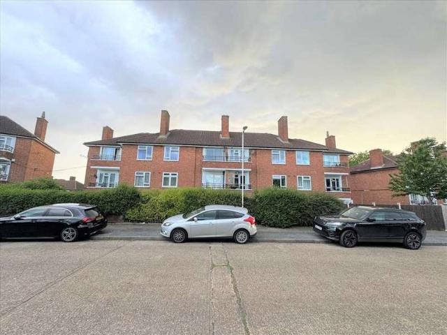 Apartment for sale in Romford, Harold Wood