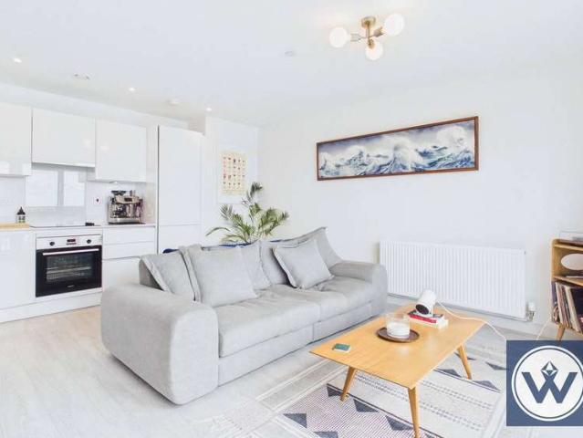 Apartment for sale in Hayes, Greater London