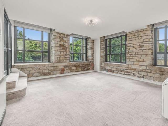 Apartment for sale in Golcar, West Yorkshire
