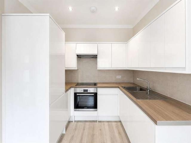 Apartment for sale in Lakenham, East Bank