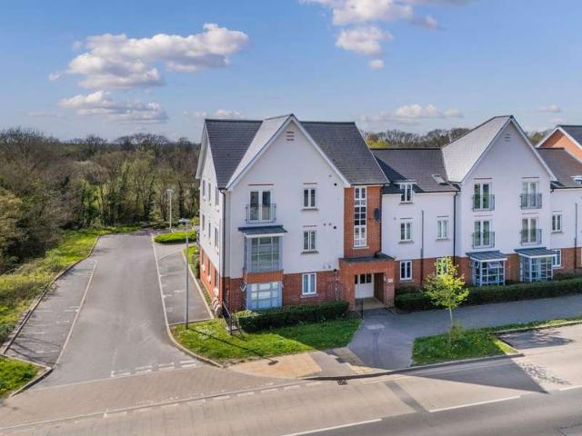 Apartment for sale in Montague Park, Wokingham