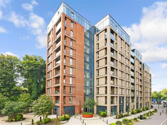 Apartment for sale in Red Hill, Surrey