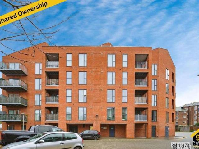 Apartment for sale in Yiewsley, Greater London