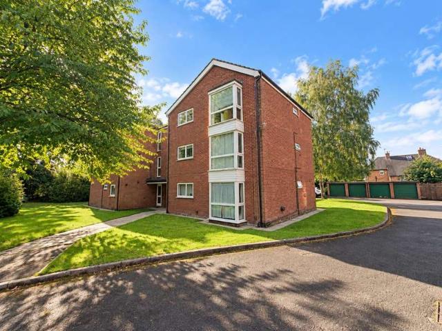 Apartment for sale in Sale Moor, Trafford Park