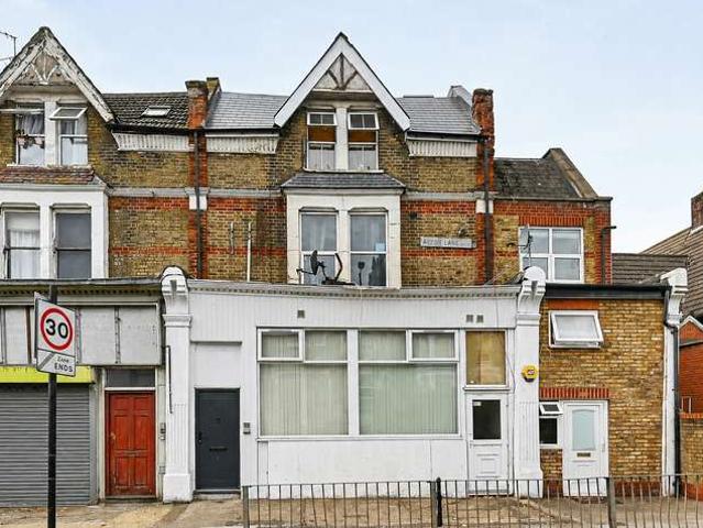 Apartment for sale in Harlesden, Greater London