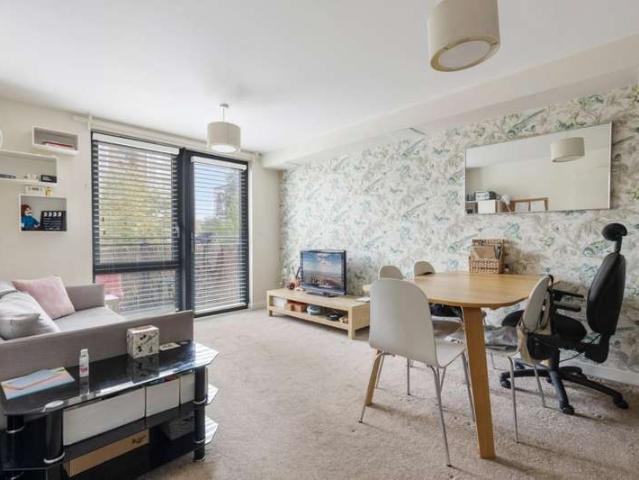 Apartment for sale in Finsbury Park, Greater London