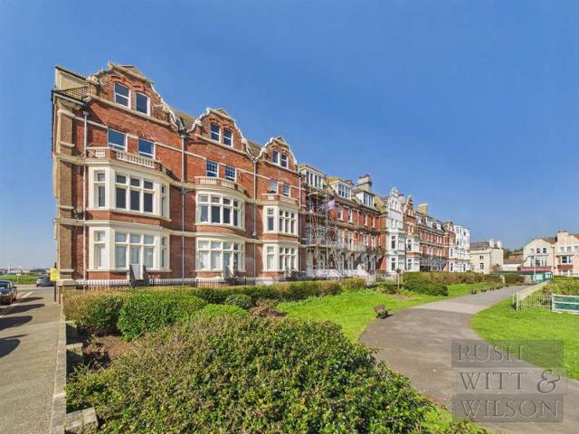 Apartment for sale in West Marina, Guestling Green