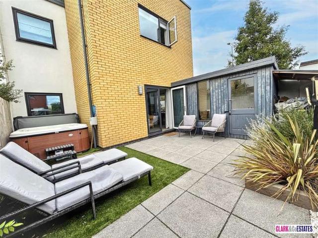 Apartment for sale in Watergate, Devon
