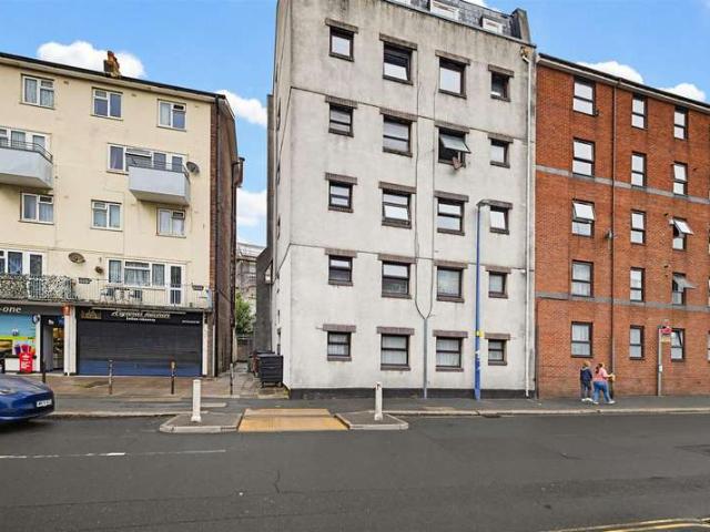 Apartment for sale in Millbay, Mount Wise